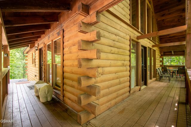 905 Valley Drive, Gatlinburg, TN 37738