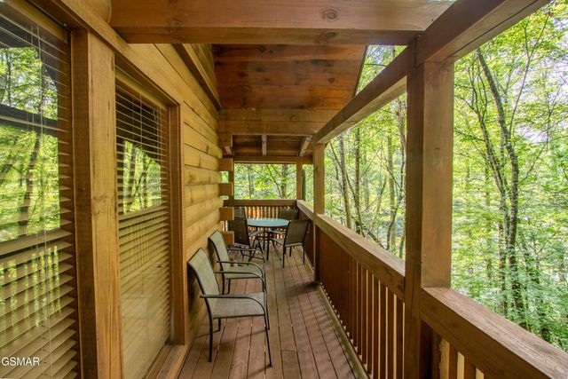 905 Valley Drive, Gatlinburg, TN 37738