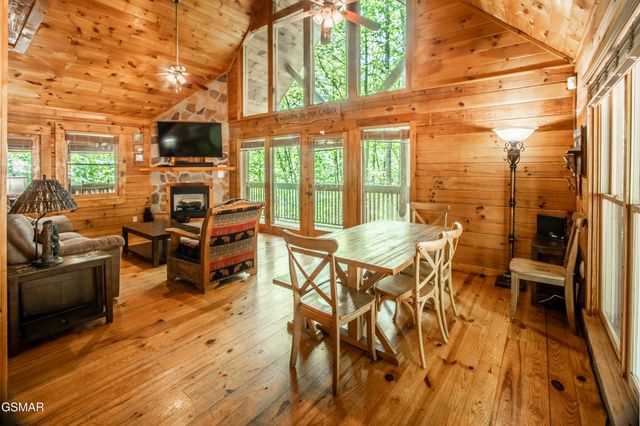 905 Valley Drive, Gatlinburg, TN 37738