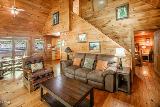 905 Valley Drive, Gatlinburg, TN 37738