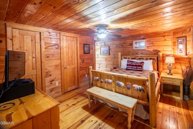 905 Valley Drive, Gatlinburg, TN 37738