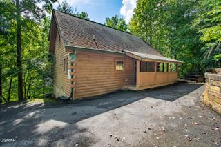 905 Valley Drive, Gatlinburg, TN 37738