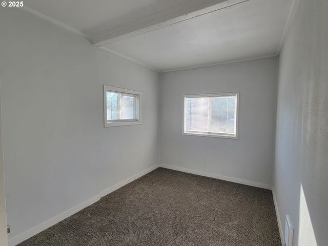 129 N P St, Cottage Grove, OR 97424