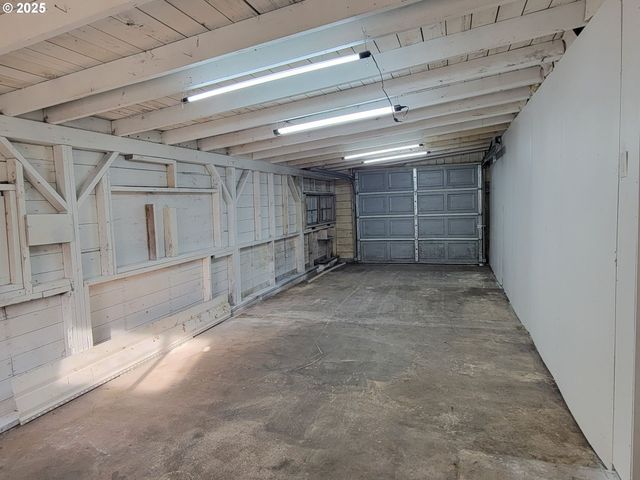 129 N P St, Cottage Grove, OR 97424