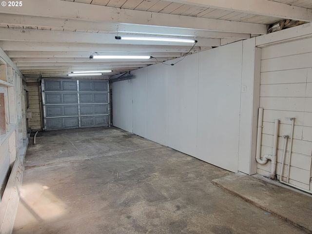 129 N P St, Cottage Grove, OR 97424