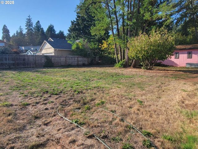 129 N P St, Cottage Grove, OR 97424