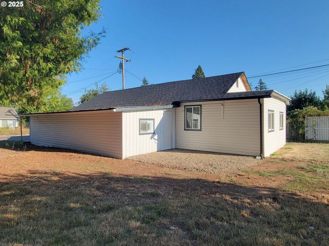 129 N P St, Cottage Grove, OR 97424