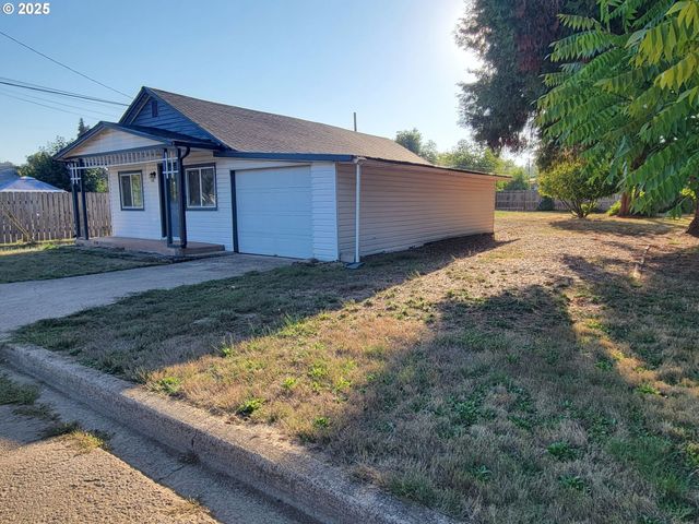 129 N P St, Cottage Grove, OR 97424