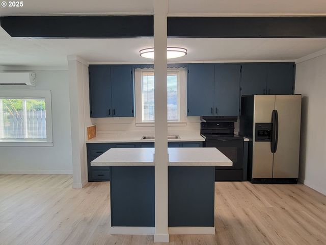 129 N P St, Cottage Grove, OR 97424