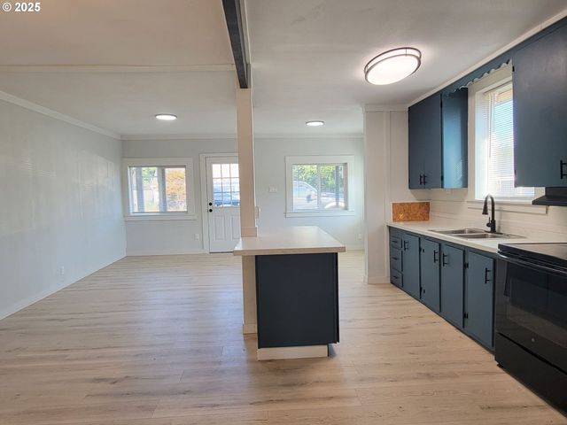 129 N P St, Cottage Grove, OR 97424