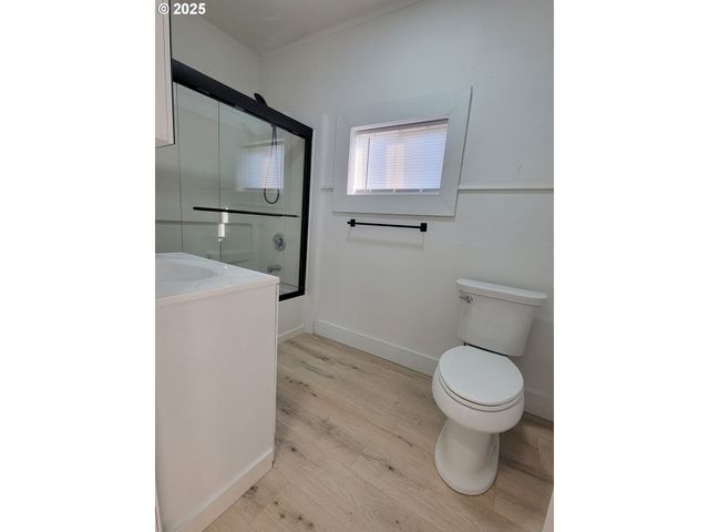 129 N P St, Cottage Grove, OR 97424