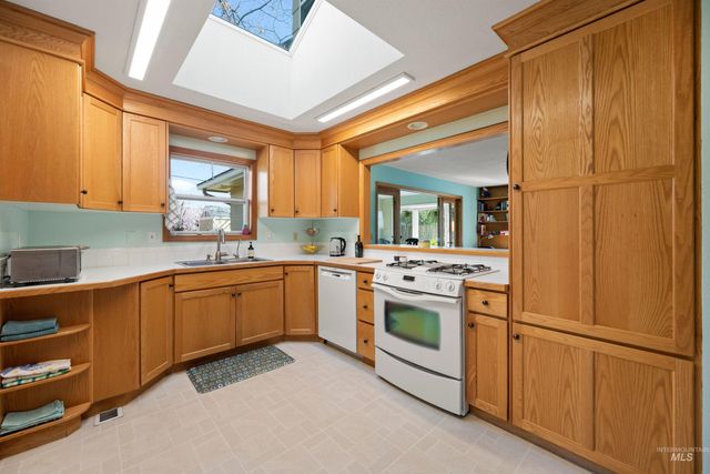 3718 N Cabarton Ln, Boise, ID 83704