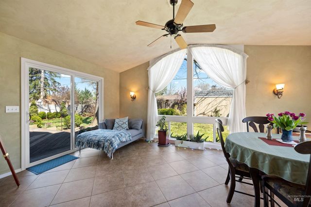 3718 N Cabarton Ln, Boise, ID 83704