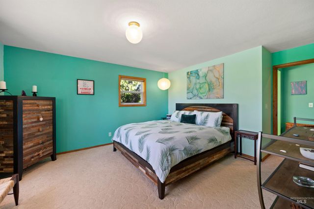 3718 N Cabarton Ln, Boise, ID 83704