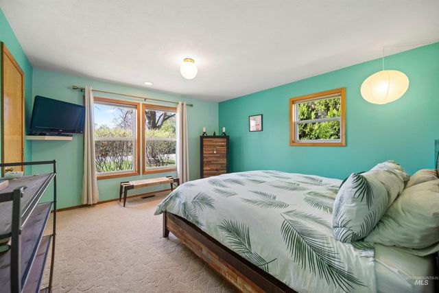 3718 N Cabarton Ln, Boise, ID 83704