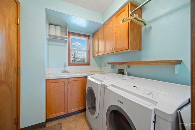 3718 N Cabarton Ln, Boise, ID 83704