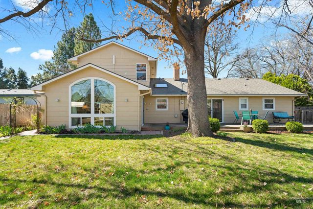 3718 N Cabarton Ln, Boise, ID 83704
