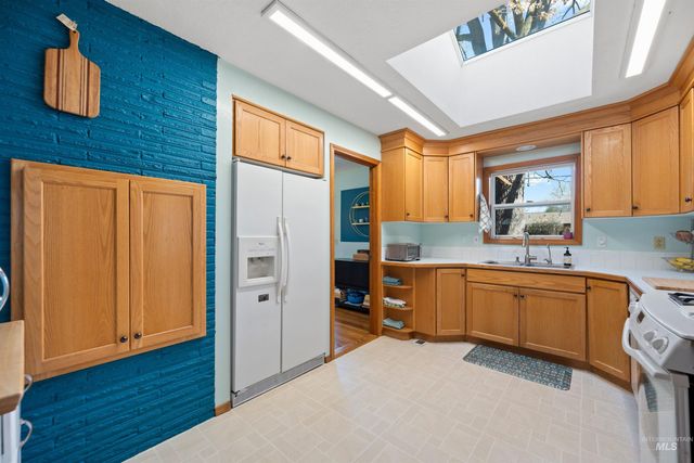 3718 N Cabarton Ln, Boise, ID 83704