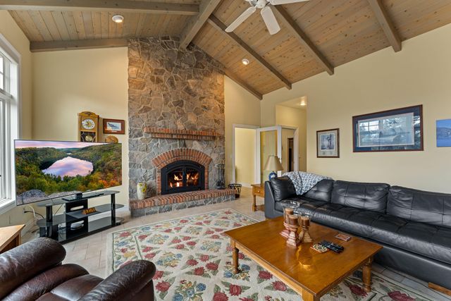 3396 Foots Creek Road, Gold Hill, OR 97525