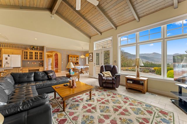 3396 Foots Creek Road, Gold Hill, OR 97525