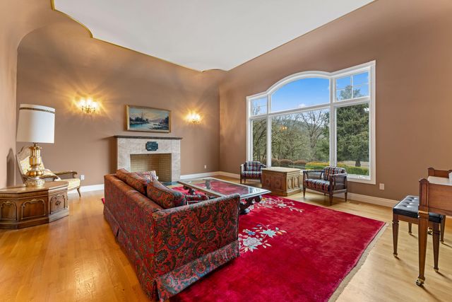 3396 Foots Creek Road, Gold Hill, OR 97525