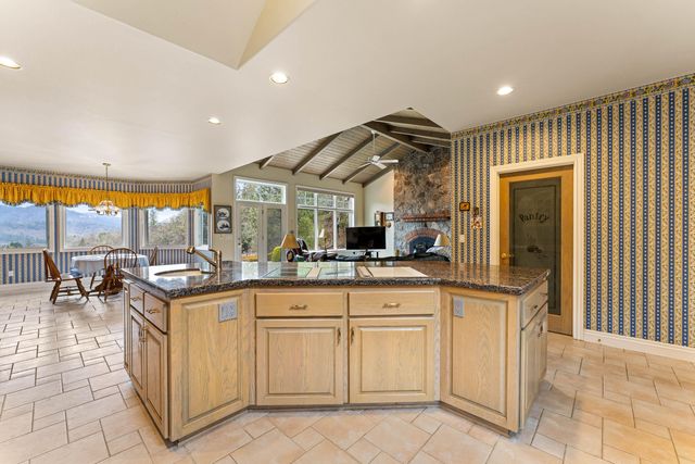 3396 Foots Creek Road, Gold Hill, OR 97525