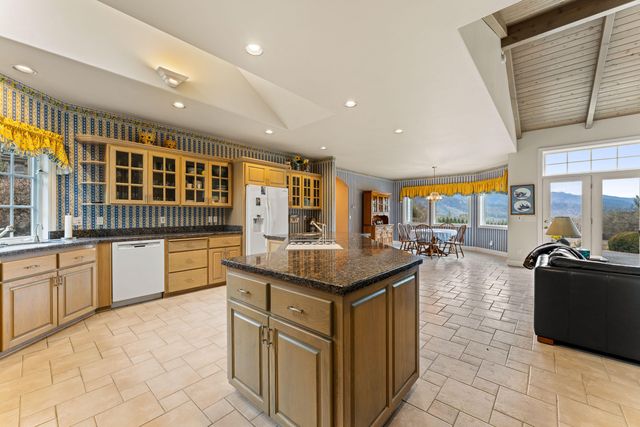 3396 Foots Creek Road, Gold Hill, OR 97525