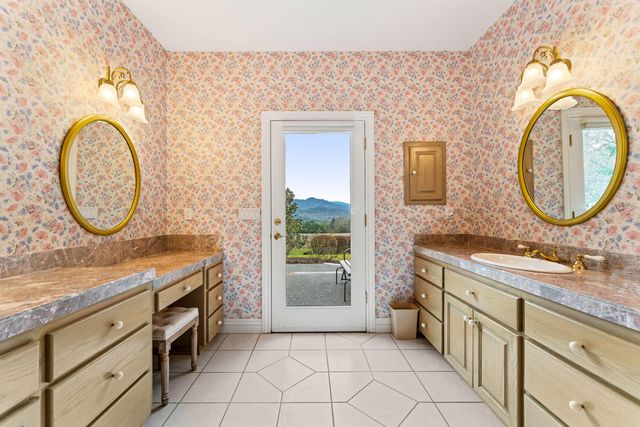 3396 Foots Creek Road, Gold Hill, OR 97525