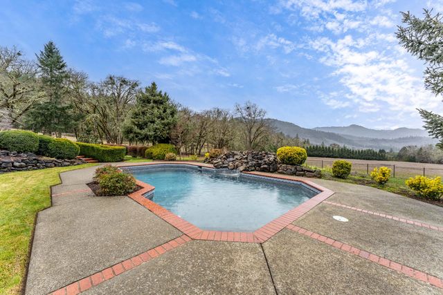 3396 Foots Creek Road, Gold Hill, OR 97525