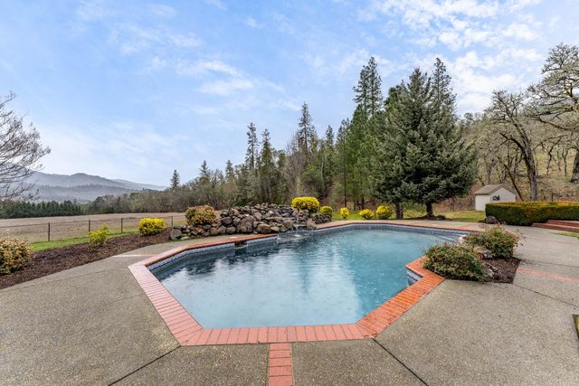 3396 Foots Creek Road, Gold Hill, OR 97525