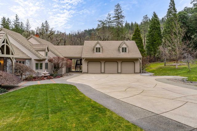 3396 Foots Creek Road, Gold Hill, OR 97525