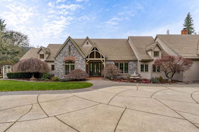 3396 Foots Creek Road, Gold Hill, OR 97525