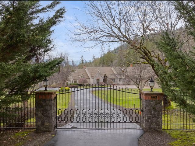 3396 Foots Creek Road, Gold Hill, OR 97525