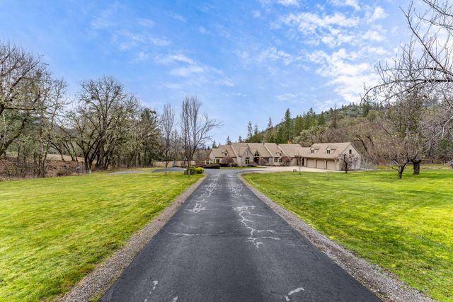 3396 Foots Creek Road, Gold Hill, OR 97525