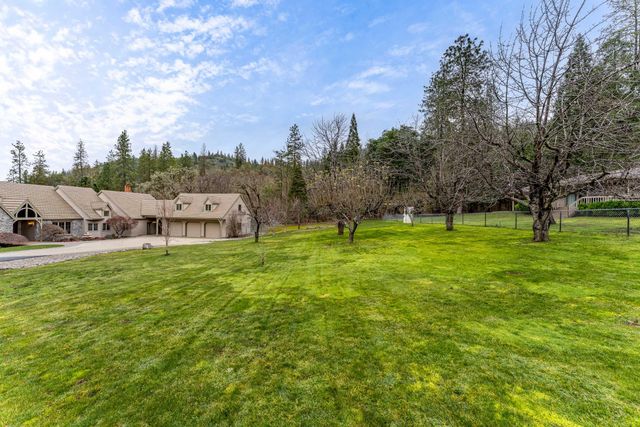 3396 Foots Creek Road, Gold Hill, OR 97525