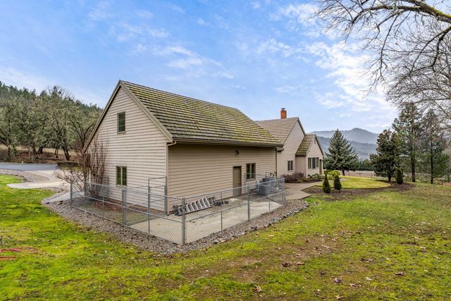 3396 Foots Creek Road, Gold Hill, OR 97525