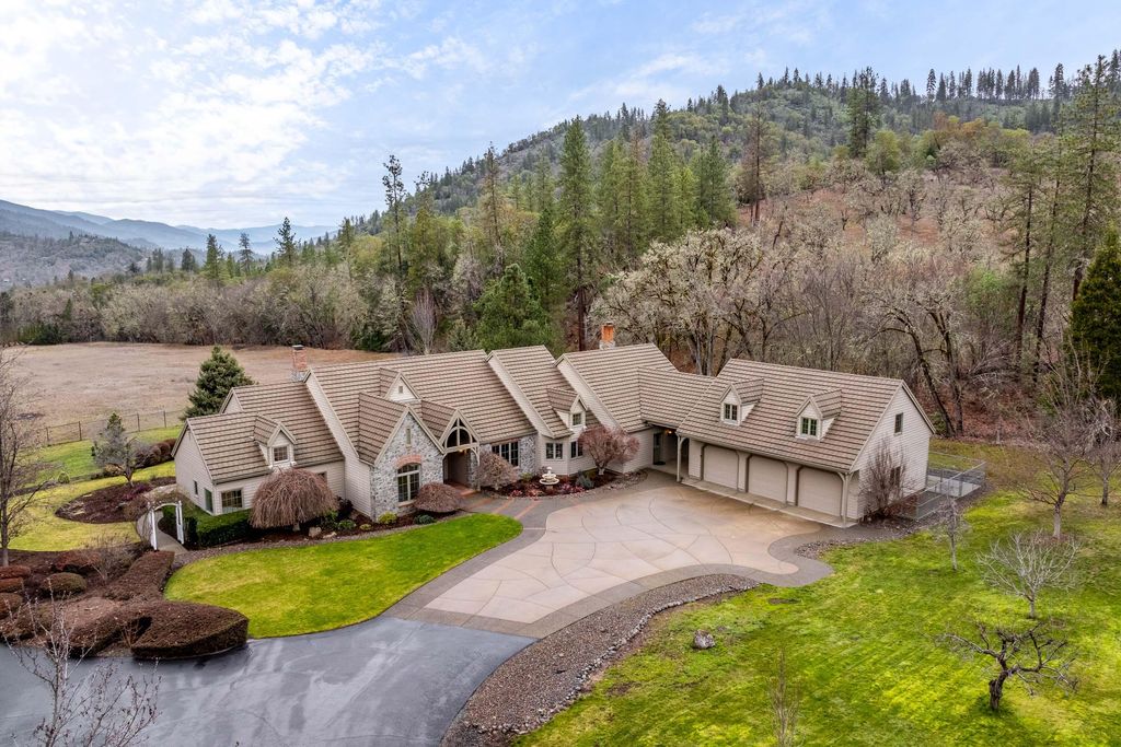 3396 Foots Creek Road, Gold Hill, OR 97525