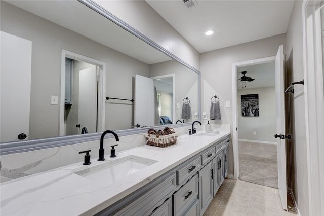 175 E Pleasant Run Road, Cedar Hill, TX 75104