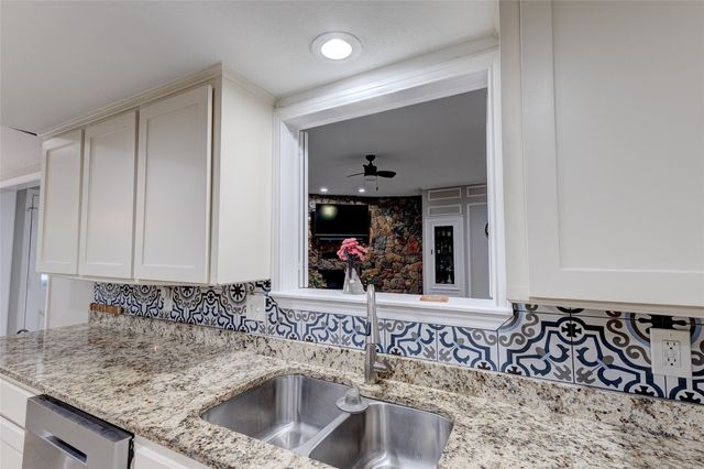 175 E Pleasant Run Road, Cedar Hill, TX 75104