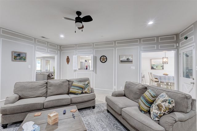 175 E Pleasant Run Road, Cedar Hill, TX 75104