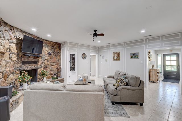 175 E Pleasant Run Road, Cedar Hill, TX 75104