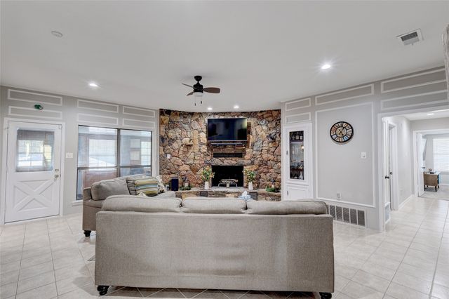 175 E Pleasant Run Road, Cedar Hill, TX 75104