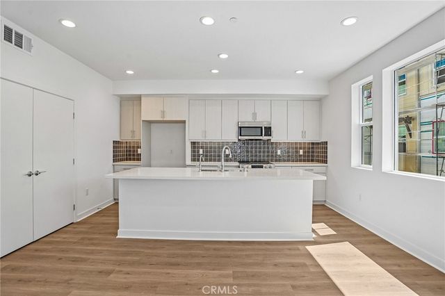 965 W Dhalia Street, Compton, CA 90220