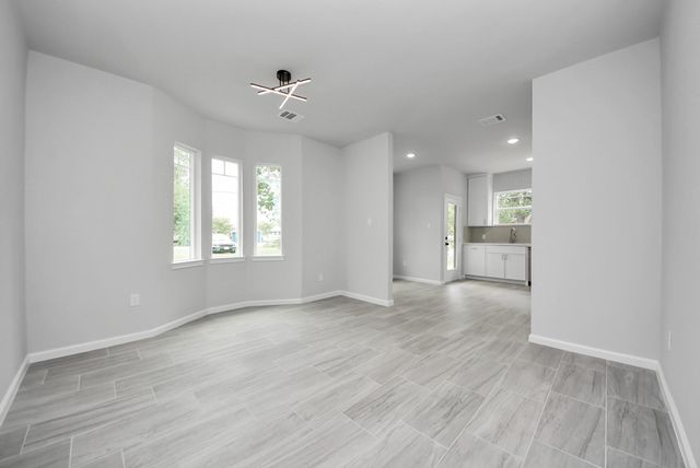303 S Utah Street, La Porte, TX 77571