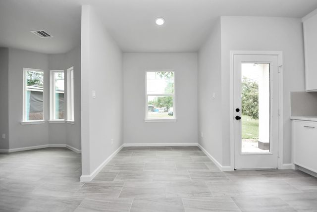 303 S Utah Street, La Porte, TX 77571