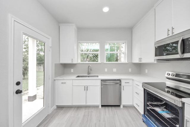 303 S Utah Street, La Porte, TX 77571