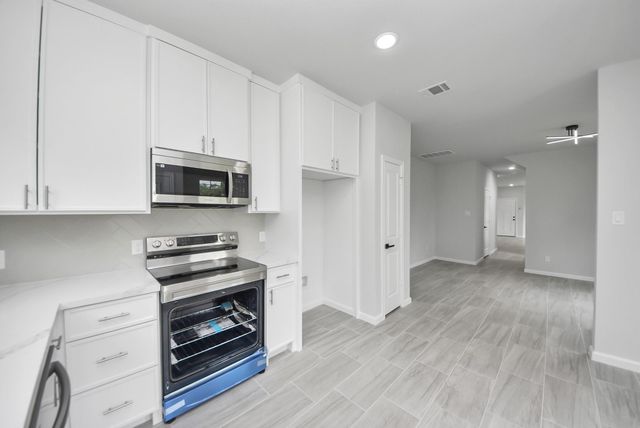 303 S Utah Street, La Porte, TX 77571