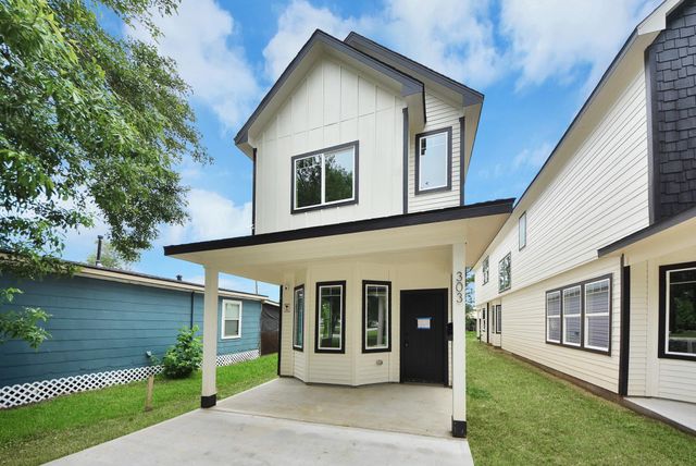 303 S Utah Street, La Porte, TX 77571