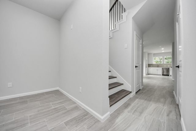 303 S Utah Street, La Porte, TX 77571