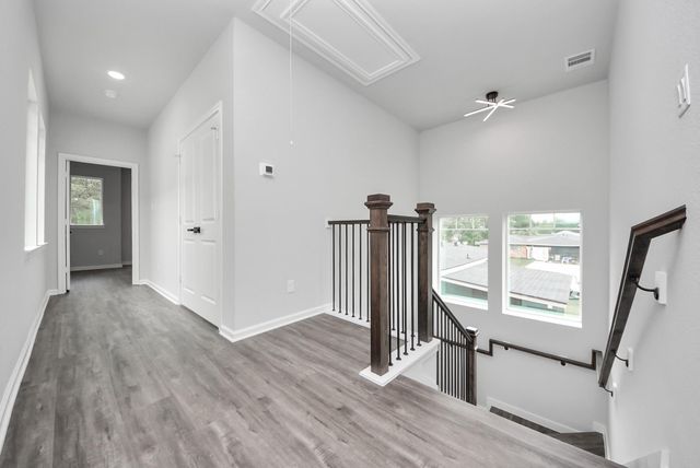 303 S Utah Street, La Porte, TX 77571